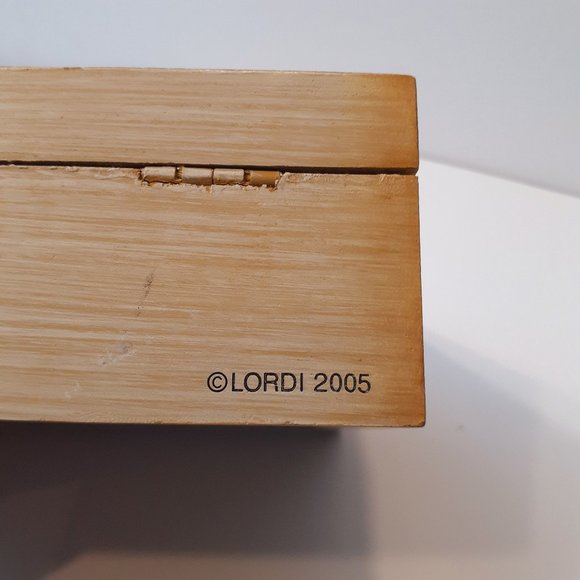 Willow Tree Family Trinket Box hinged - Picture 8 of 8